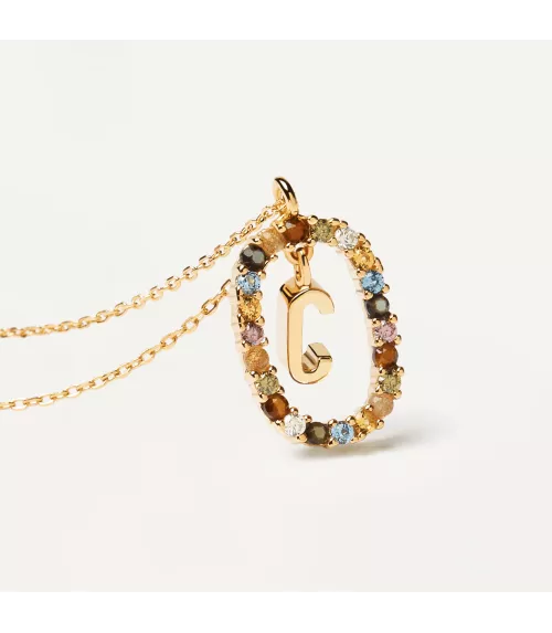 Collar P D Paola, letra C, con baño de oro de 18k.