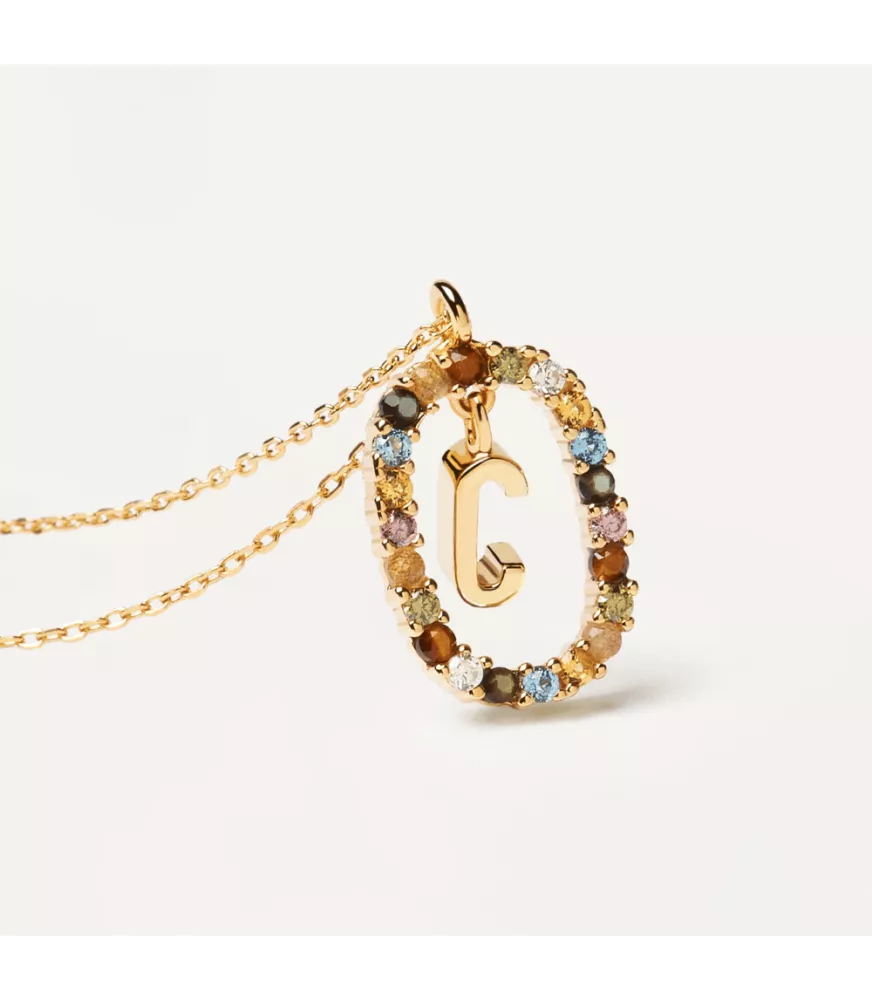 Collar P D Paola, letra C, con baño de oro de 18k.