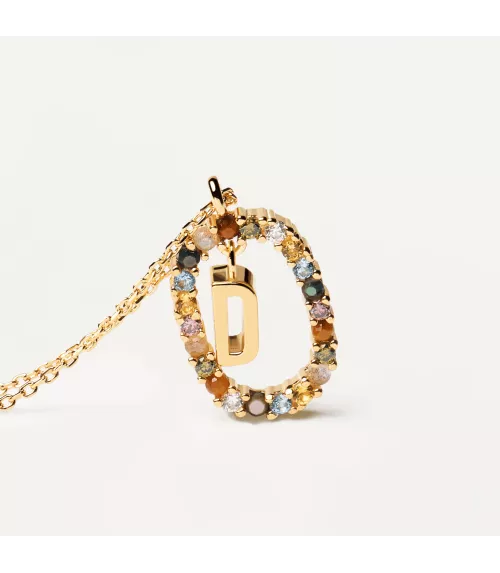 Collar P D Paola, letra D, con baño de oro de 18k.