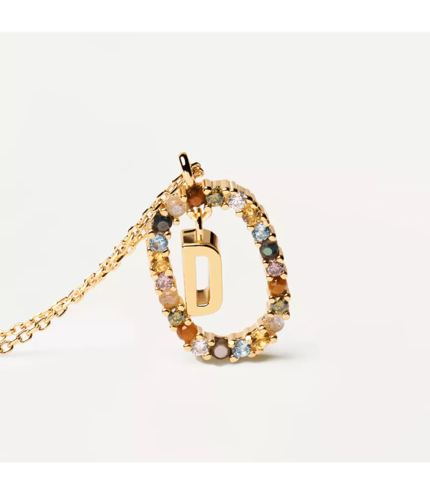 Collar P D Paola, letra D, con baño de oro de 18k.