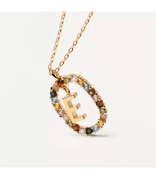 Collar P D Paola, letra E, con baño de oro de 18k.