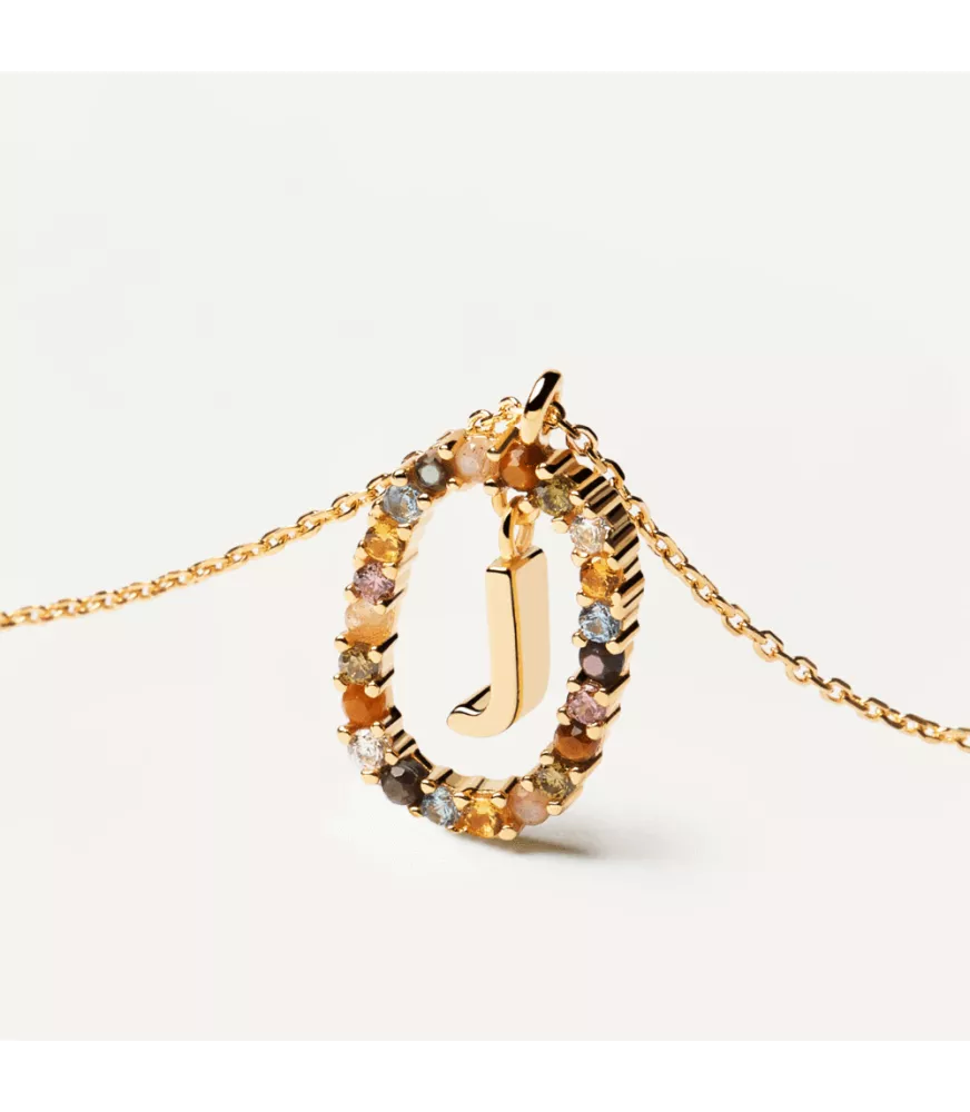 Collar P D Paola, letra J, con baño de oro de 18k.