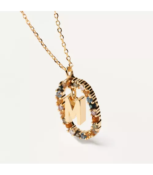 Collar P D Paola, letra M, con baño de oro de 18k.