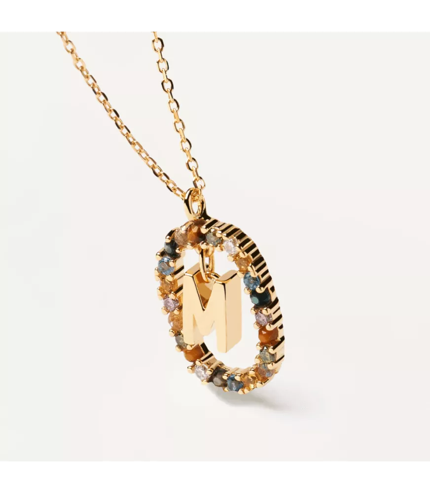 Collar P D Paola, letra M, con baño de oro de 18k.