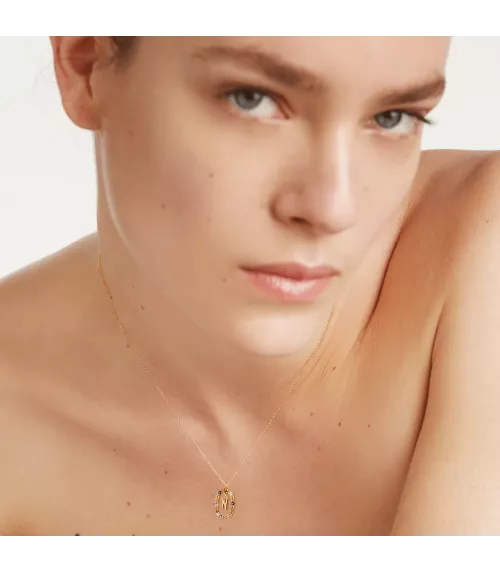 Collar P D Paola, letra N, con baño de oro de 18k.