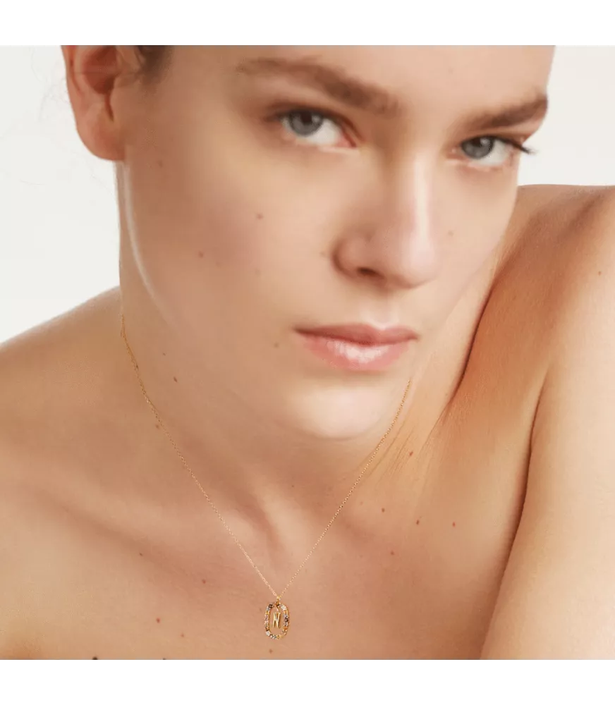 Collar P D Paola, letra N, con baño de oro de 18k.