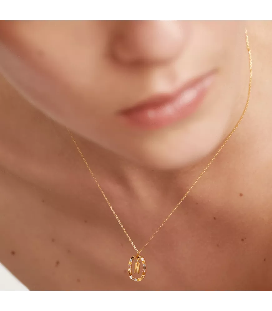 Collar P D Paola, letra N, con baño de oro de 18k.