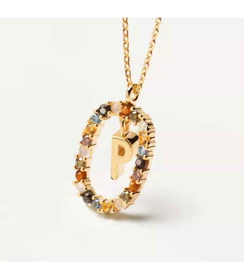 Collar P D Paola, letra P, con baño de oro de 18k.