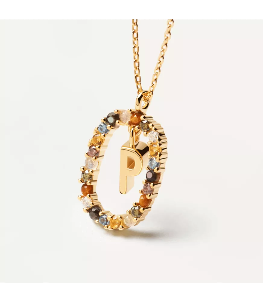 Collar P D Paola, letra P, con baño de oro de 18k.