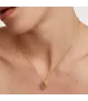 Collar P D Paola, letra P, con baño de oro de 18k.