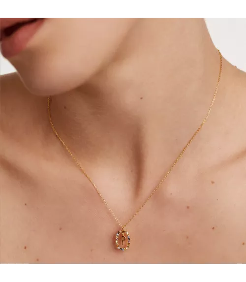 Collar P D Paola, letra P, con baño de oro de 18k.