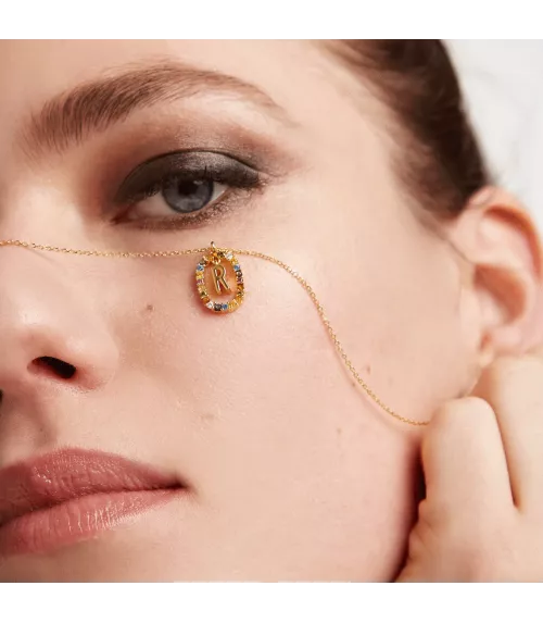 Collar P D Paola, letra R, con baño de oro de 18k.