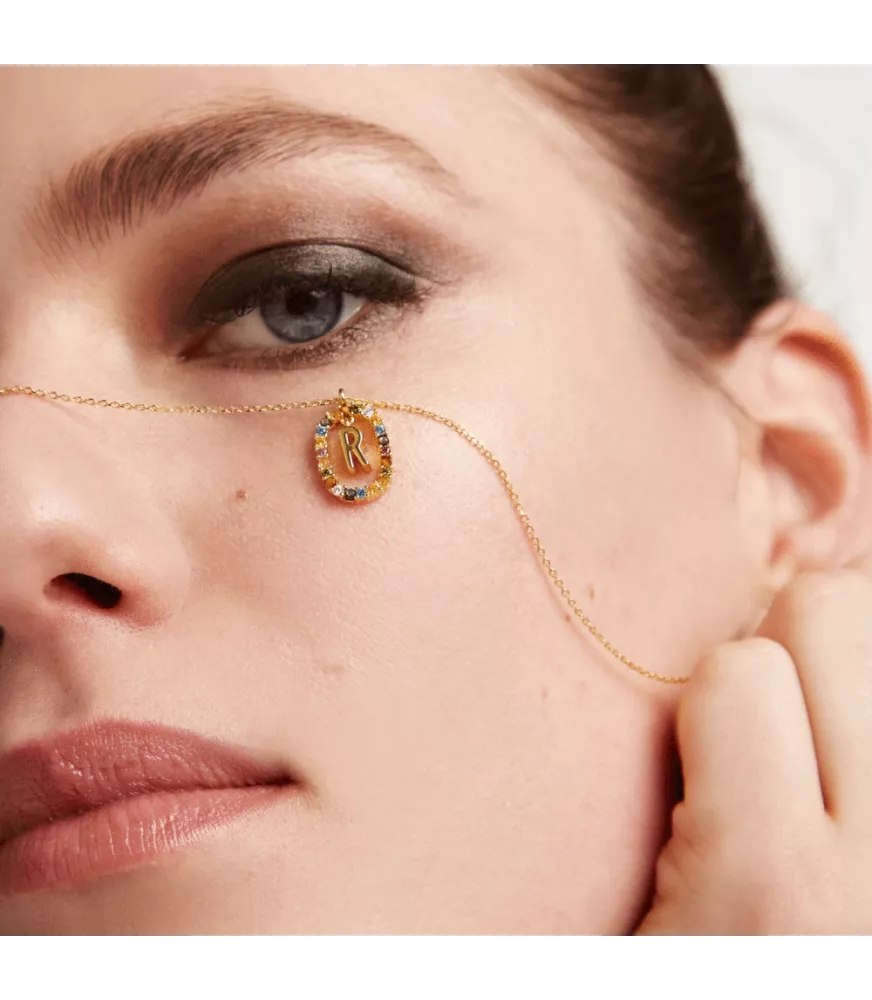 Collar P D Paola, letra R, con baño de oro de 18k.