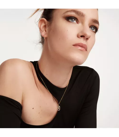 Collar P D Paola, letra S, con baño de oro de 18k.