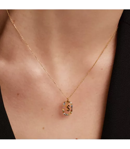 Collar P D Paola, letra S, con baño de oro de 18k.