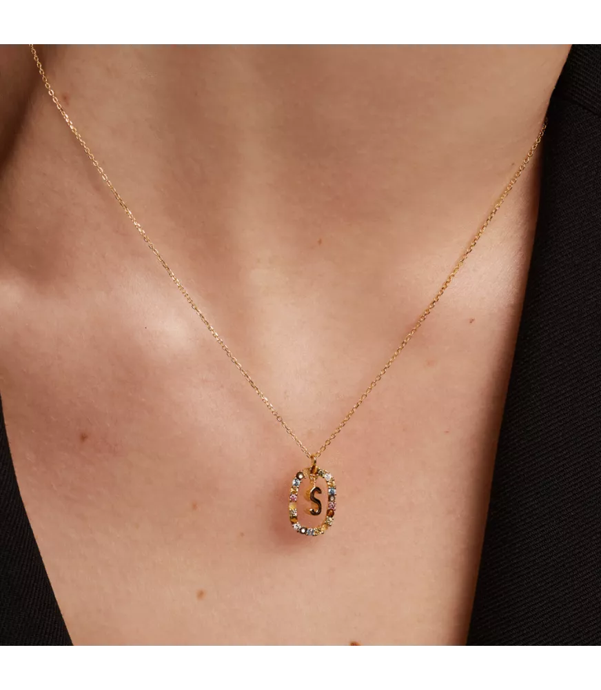 Collar P D Paola, letra S, con baño de oro de 18k.
