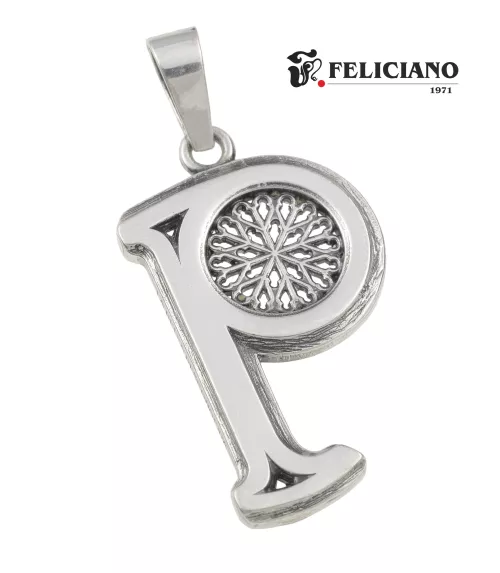 Colgante P grande, en plata, La bella desconocida