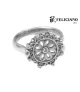 Anillo rosetón pequeño, en plata, con bisel circonitas y puntos.