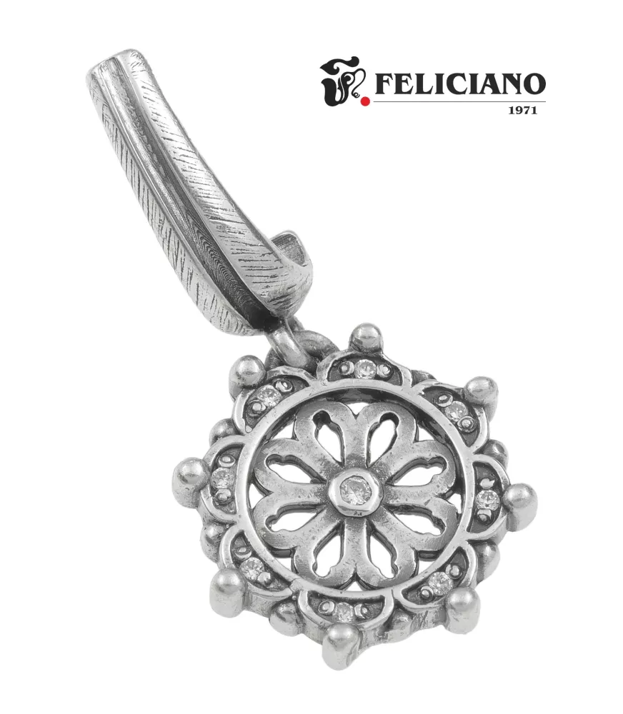 Pendientes rosetón largo, en plata, con bisel circonitas y puntos.