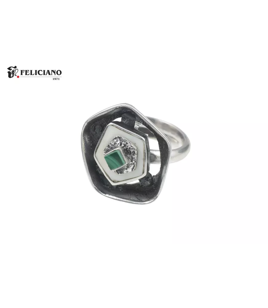 Anillo de plata, malaquita y marfil.