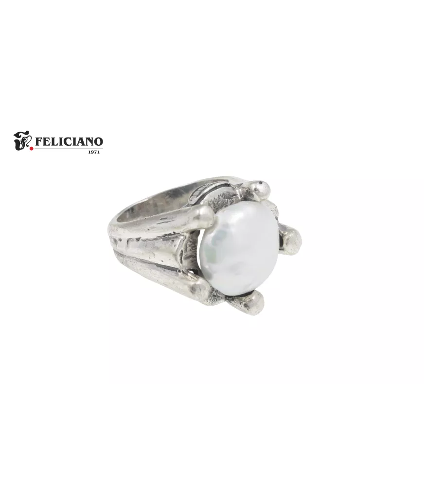 Anillo de plata, perla plana garras.