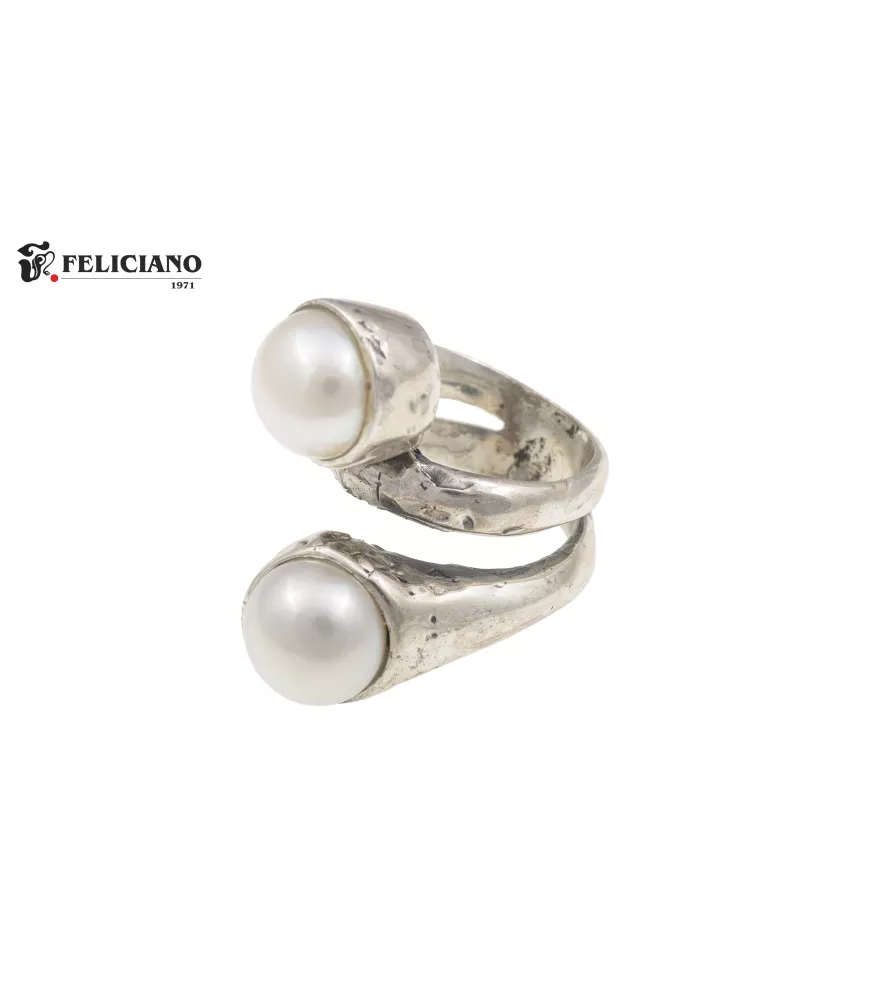 Anillo de plata, 3 aros y 2 perlas.