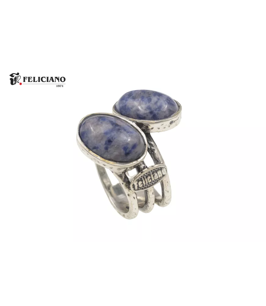 Anillo de plata y 2 sodalitas.