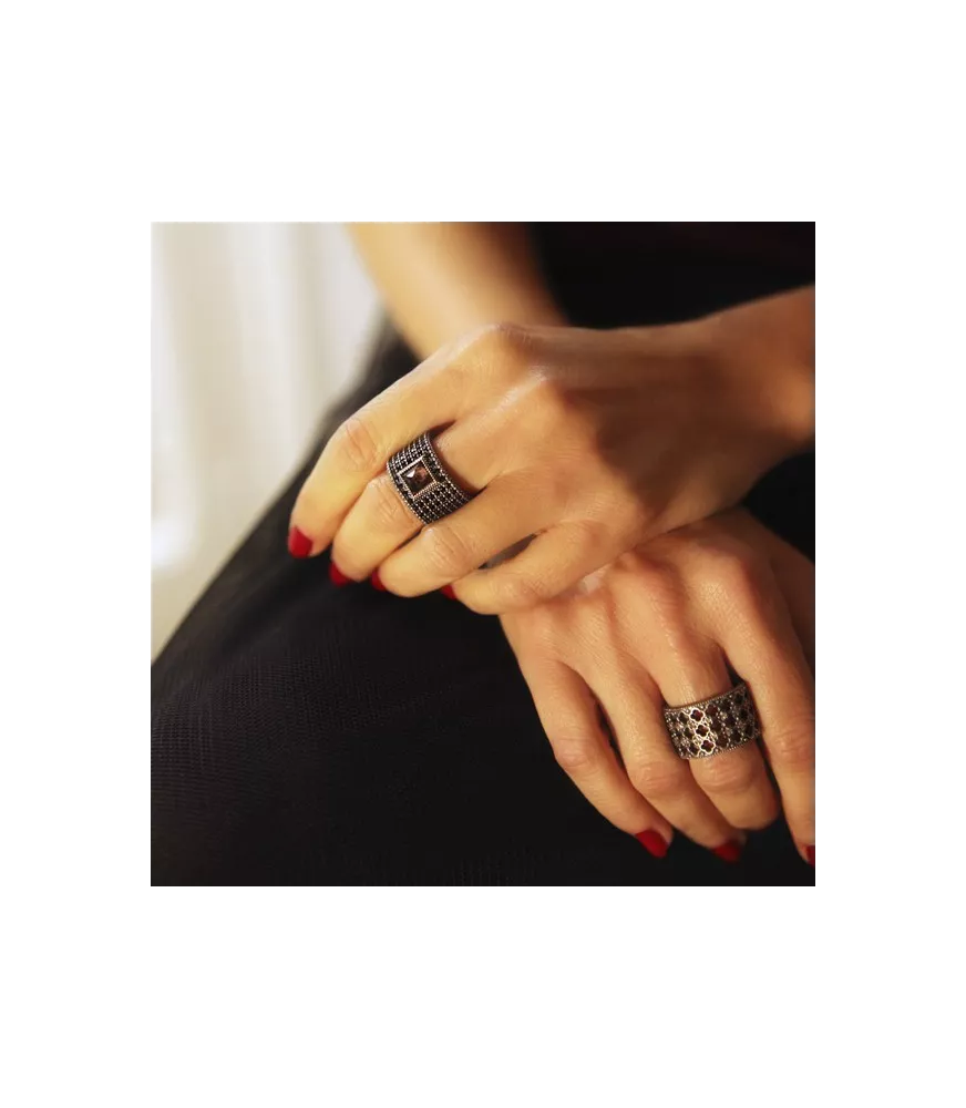 Anillo Sunfield en plata y con circonitas de colores.