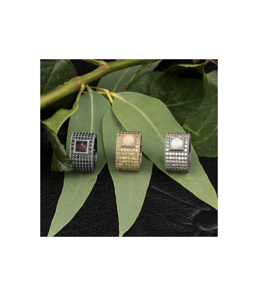 Anillo Sunfield en plata y con circonitas de colores.