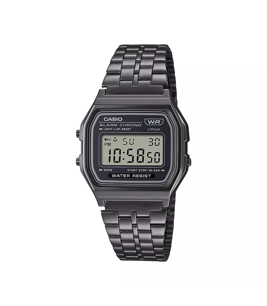 Reloj Casio vintage digital, con esfera negra y brazalete de acero.
