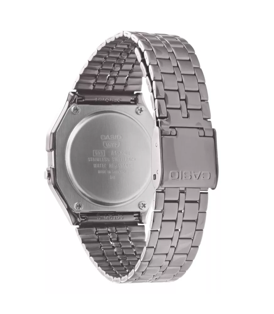 Reloj Casio vintage digital, con esfera negra y brazalete de acero.