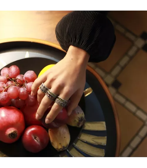 Anillo Sunfield en plata con circonitas de colores.