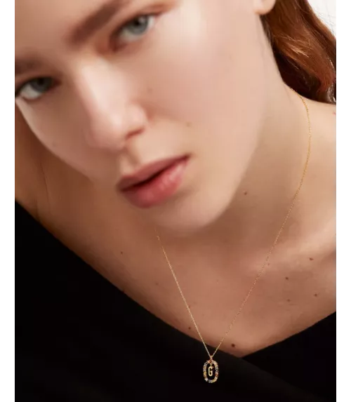 Collar P D Paola, letra G, con baño de oro de 18k.