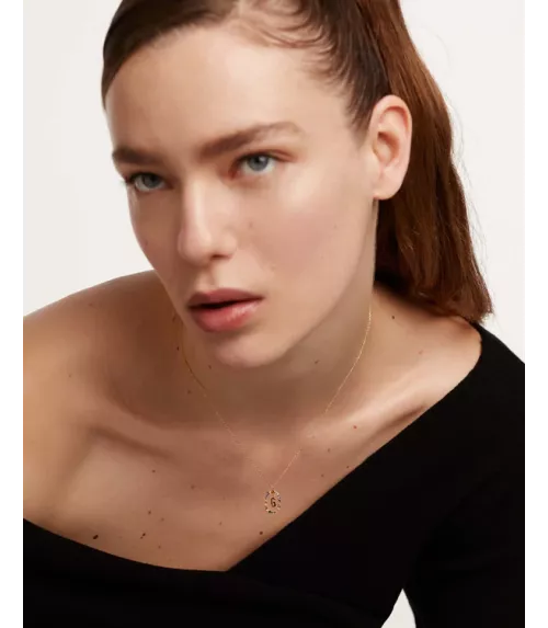 Collar P D Paola, letra G, con baño de oro de 18k.