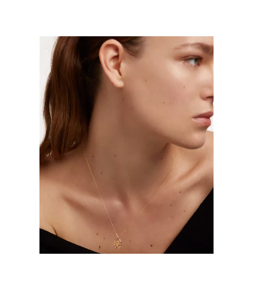 Collar P D Paola, letra G, con baño de oro de 18k.