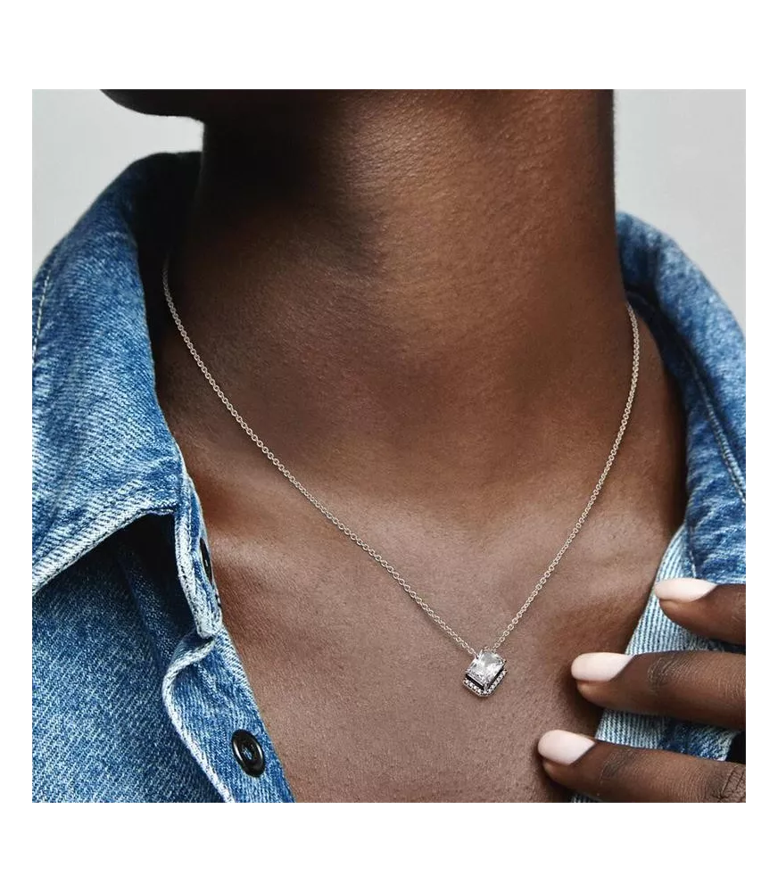 Collar en plata de ley Halo Rectangular Brillante