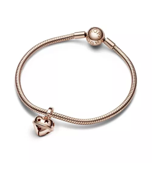 Charm colgante con recubrimiento de oro rosa de segunda ley de 14k  Cascabel Navideño