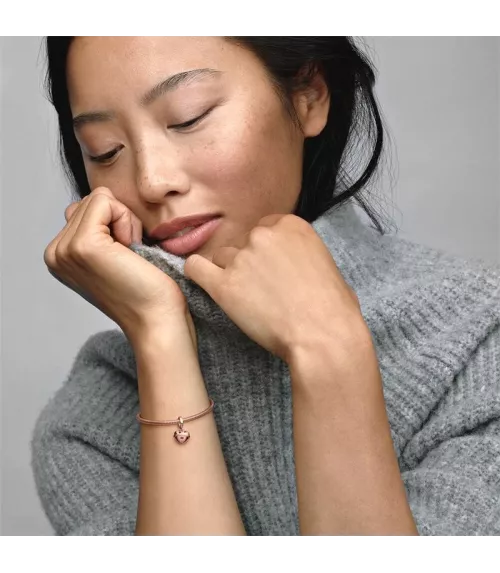 Charm colgante con recubrimiento de oro rosa de segunda ley de 14k  Cascabel Navideño