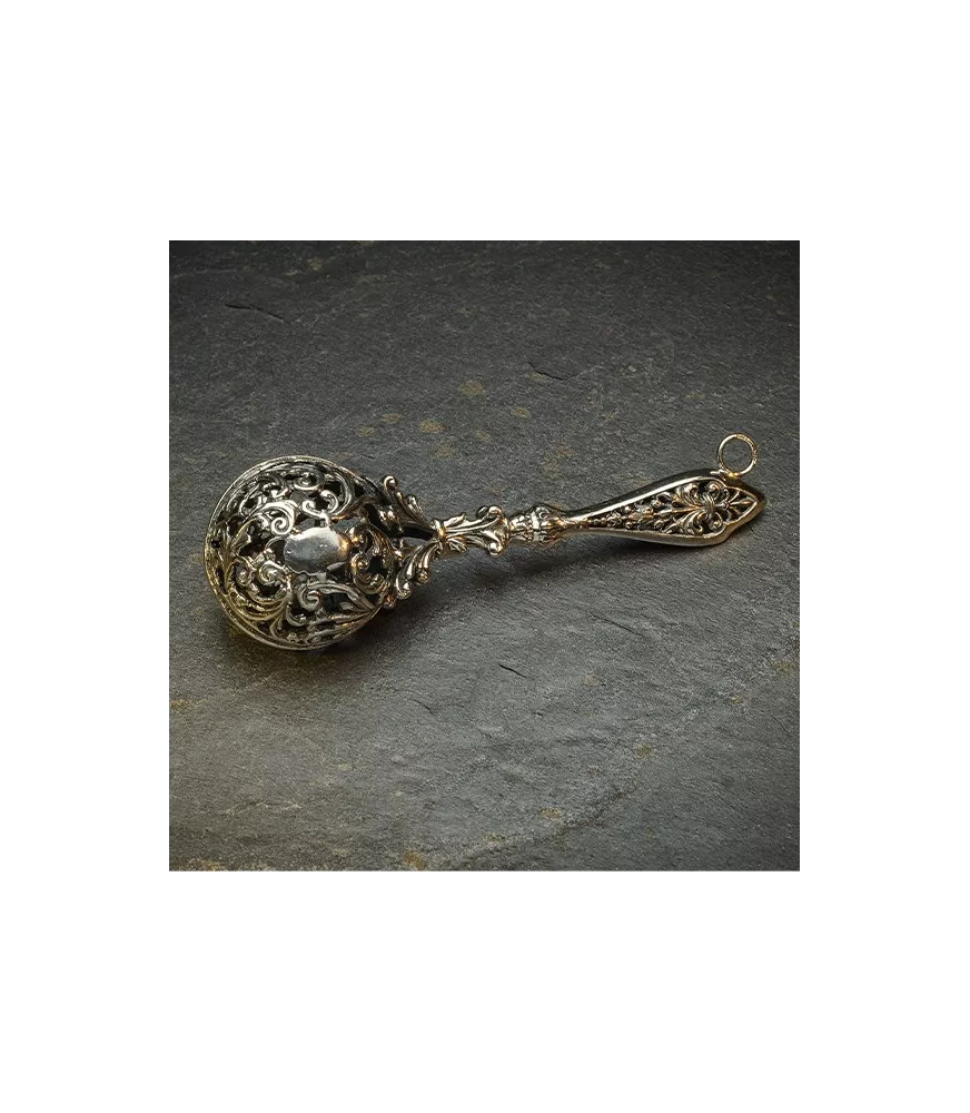 Sonajero de plata de ley fabricado a mano, con un espacio para grabar.