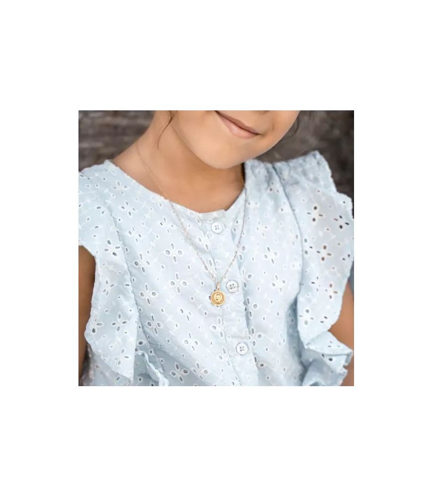 18K MEDALLA VIGEN NIÑA REDONDA ACABADO BRILLO Y MATE 13.20 MM Y 15 MM