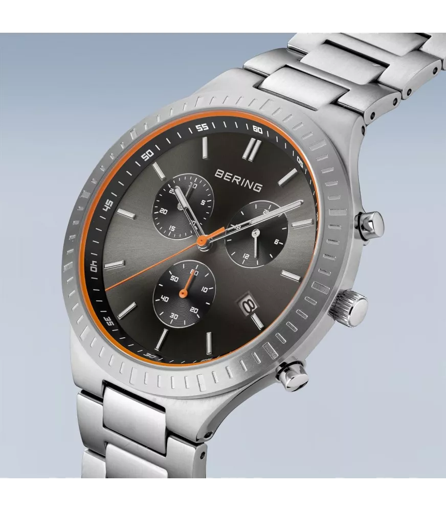 Reloj Bering Cronógrafo hombre titanio.