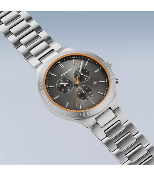 Reloj Bering Cronógrafo hombre titanio.