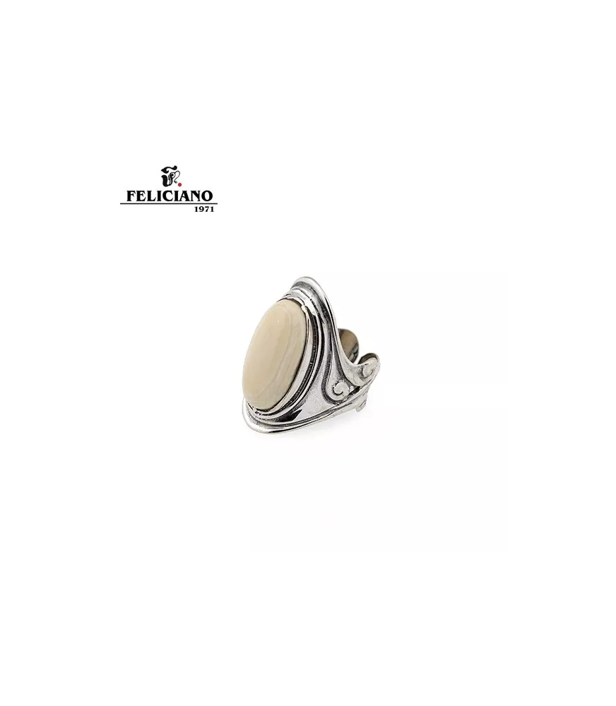 Anillo de plata y marfil