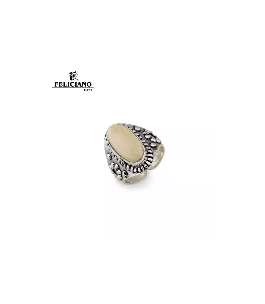 Anillo de plata y marfil