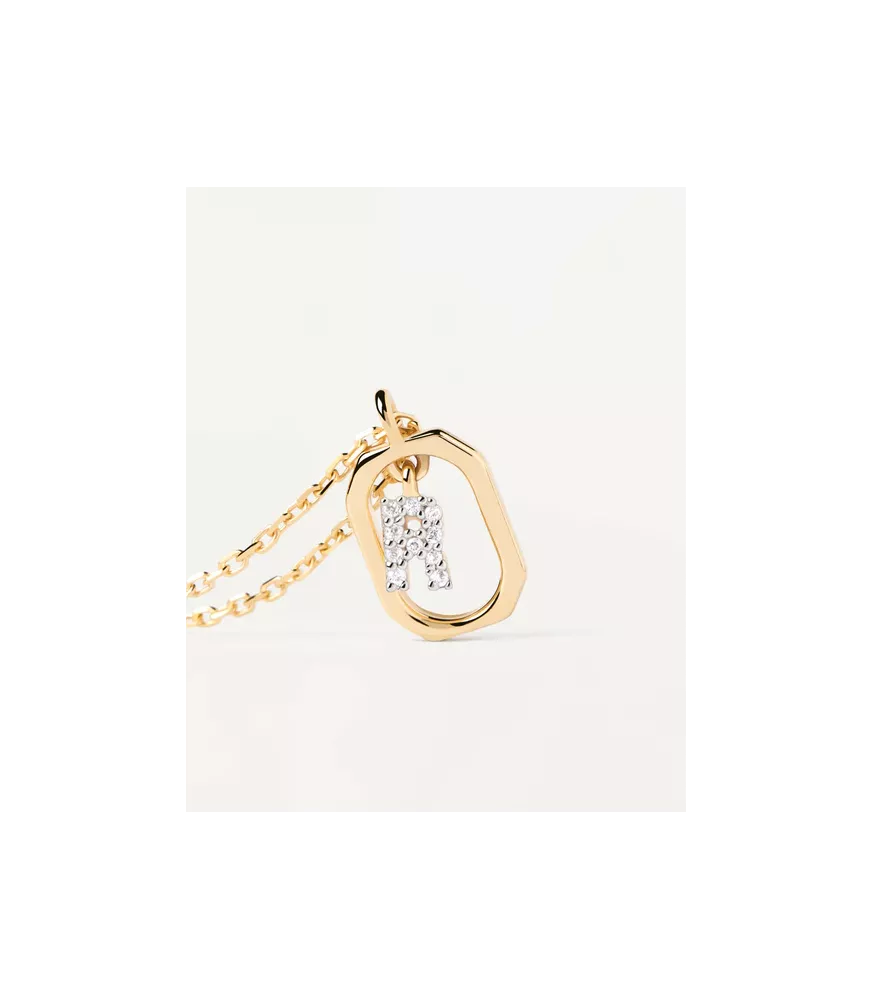 Collar P D Paola, letra R mini, con baño de oro de 18k.