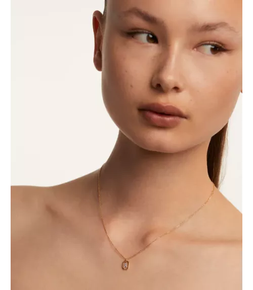 Collar P D Paola, letra R mini, con baño de oro de 18k.