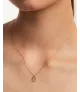 Collar P D Paola, letra V mini, con baño de oro de 18k.
