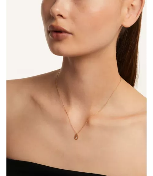 Collar P D Paola, letra V mini, con baño de oro de 18k.