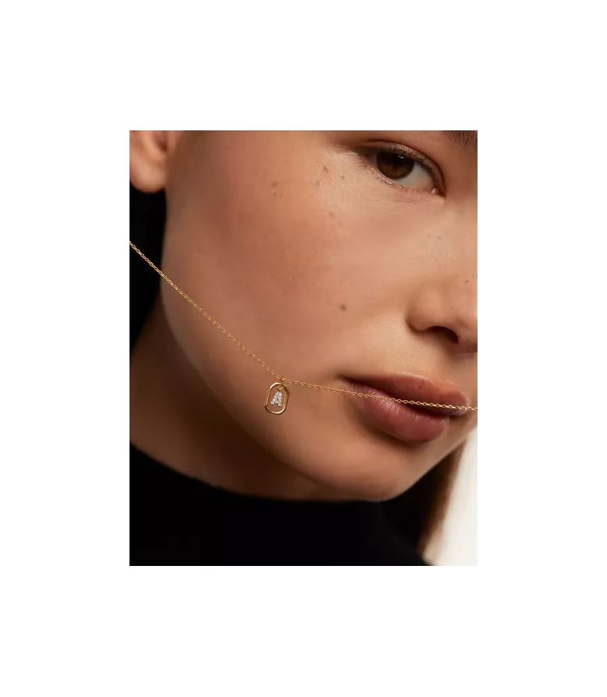 Collar P D Paola, letra A mini, con baño de oro de 18k.