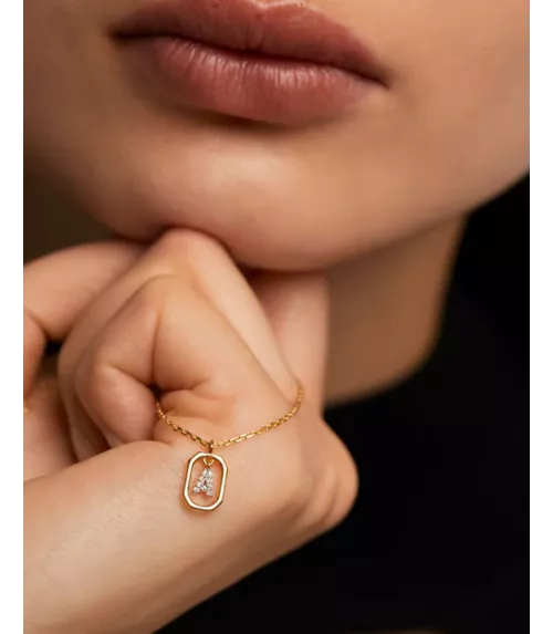 Collar P D Paola, letra A mini, con baño de oro de 18k.